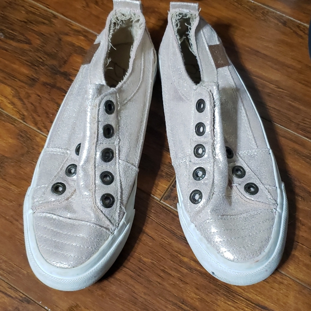 Blowfish tieless shoes